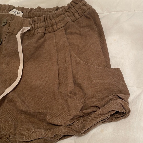 Aritzia Wilfred Shorts - Picture 4 of 7
